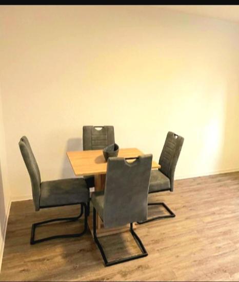 City Apartment Duisburg 2#Netflix &Wlan &Kingsize Bett & Kaffee Maschine & Central & 500M Innenhafen & 2 Min U Bahn Exterior photo