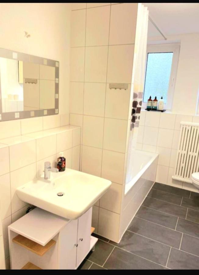 City Apartment Duisburg 2#Netflix &Wlan &Kingsize Bett & Kaffee Maschine & Central & 500M Innenhafen & 2 Min U Bahn Exterior photo
